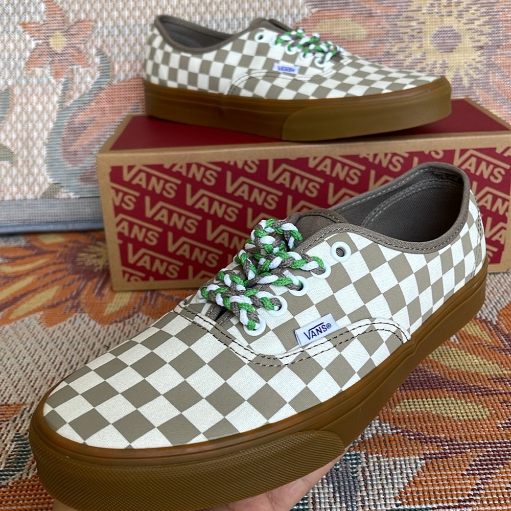 Vans WMNS Authentic
Checkerboard Moon Rock
VN0009PVCH8
SNEAKERS - Picture 11 of 16